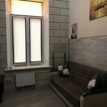 Apartment On Ekaterinenskaya 25 *